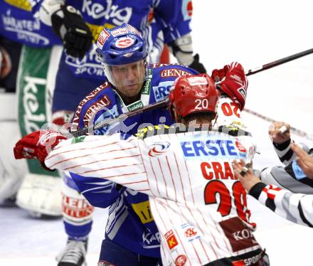 EBEL. Eishockey Bundesliga. EC Pasut VSV gegen KAC.  Guenther Lanzinger, (VSV), Mike Craig (KAC). Villach, am 11.10.2009.
Foto: Nadja Kuess 


---
pressefotos, pressefotografie, kuess, qs, qspictures, sport, bild, bilder, bilddatenbank