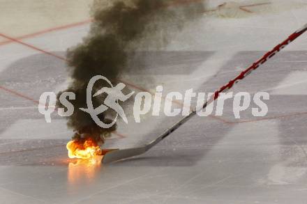 EBEL. Eishockey Bundesliga. EC Pasut VSV gegen KAC.  Bengalisches Feuer. Villach, am 11.10.2009.
Foto: Kuess 


---
pressefotos, pressefotografie, kuess, qs, qspictures, sport, bild, bilder, bilddatenbank