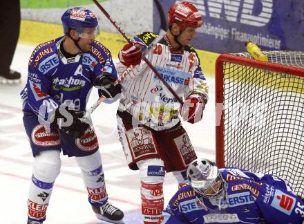 EBEL. Eishockey Bundesliga. EC Pasut VSV gegen KAC. Mickey Elick, Gert Prohaska, (VSV), Mke Craig (KAC). Villach, am 11.10.2009.
Foto: Kuess 


---
pressefotos, pressefotografie, kuess, qs, qspictures, sport, bild, bilder, bilddatenbank