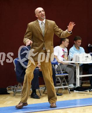 ABL. Basketball Bundesliga. Kelag Woerthersee Piraten gegen Swans Gmunden. Trainer Nenad Videka (Piraten). Klagenfurt, am 10.10.2009.
Foto: Kuess
---
pressefotos, pressefotografie, kuess, qs, qspictures, sport, bild, bilder, bilddatenbank