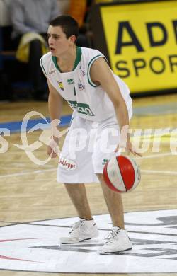 Basketball Bundesliga. Kelag Woerthersee Piraten gegen Fuerstenfeld Panthers. Martin Breithuber (Piraten). Klagenfurt, am 15.10.2009.
Foto: Kuess

---
pressefotos, pressefotografie, kuess, qs, qspictures, sport, bild, bilder, bilddatenbank