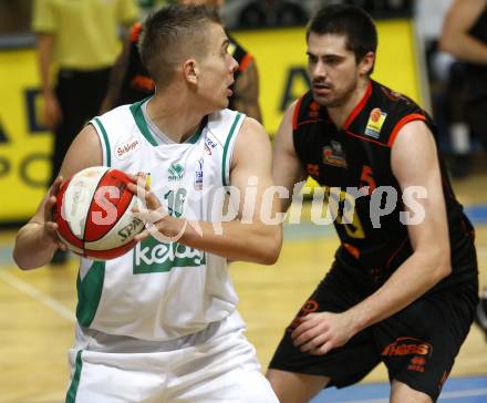 ABL. Basketball Bundesliga. Woerthersee Piraten gegen Fuerstenfeld Panthers. Rasid Mahalbasic (Piraten), Brian Heinle (Fuerstenfeld). KLagenfurt, am 15.10.2009.
Foto: Kuess 
---
pressefotos, pressefotografie, kuess, qs, qspictures, sport, bild, bilder, bilddatenbank