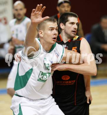 Basketball Bundesliga. Kelag Woerthersee Piraten gegen Fuerstenfeld Panthers. Rasid Mahalbasic (Piraten), Brian Heinle (Fuerstenfeld). Klagenfurt, am 15.10.2009.
Foto: Kuess

---
pressefotos, pressefotografie, kuess, qs, qspictures, sport, bild, bilder, bilddatenbank