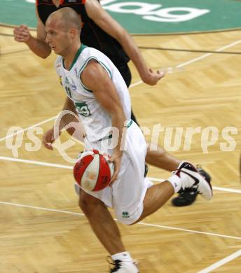 ABL. Basketball Bundesliga. Woerthersee Piraten gegen Fuerstenfeld Panthers. Davor Sattler (Piraten), Ray Shawn (Fuerstenfeld). KLagenfurt, am 15.10.2009.
Foto: Kuess 
---
pressefotos, pressefotografie, kuess, qs, qspictures, sport, bild, bilder, bilddatenbank