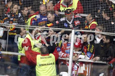 EBEL. Eishockey Bundesliga. KAC gegen EV Vienna Capitals.  Ordner und randalierende Capitals Fans. Klagenfurt, am 16.10.2009.
Foto: Kuess 

---
pressefotos, pressefotografie, kuess, qs, qspictures, sport, bild, bilder, bilddatenbank