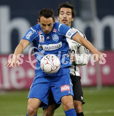 Fussball. Tipp3-Bundesliga. SK Austria Kaernten gegen Magna Wiener Neustadt.  Fernando Troyansky, (Austria Kaernten),  Hannes Aigner (Wiener Neustadt). Klagenfurt, 17.10.2009. 
Foto: Kuess

---
pressefotos, pressefotografie, kuess, qs, qspictures, sport, bild, bilder, bilddatenbank