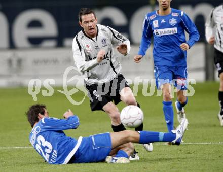 Fussball. Tipp3-Bundesliga. SK Austria Kaernten gegen Magna Wiener Neustadt. Martin Hiden, (Austria Kaernten), Mario Reiter (Wiener Neustadt). Klagenfurt, 17.10.2009. 
Foto: Kuess

---
pressefotos, pressefotografie, kuess, qs, qspictures, sport, bild, bilder, bilddatenbank