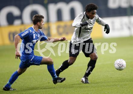 Fussball. Tipp3-Bundesliga. SK Austria Kaernten gegen Magna Wiener Neustadt. Sandro, (Austria Kaernten), Tomas Simkovic (Wiener Neustadt). Klagenfurt, 17.10.2009. 
Foto: Kuess

---
pressefotos, pressefotografie, kuess, qs, qspictures, sport, bild, bilder, bilddatenbank