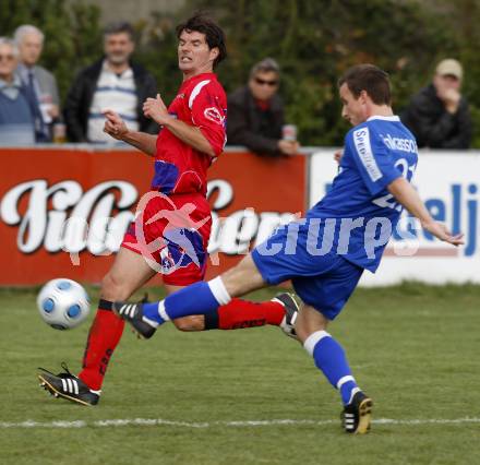 FussballRegionalliga. SAK gegen FC Blau Weiss Linz.  Marko Kriznik (SAK), Konstantin Wawra (Linz). Klagenfurt, am 17.10.2009.
Foto: Kuess
---
pressefotos, pressefotografie, kuess, qs, qspictures, sport, bild, bilder, bilddatenbank