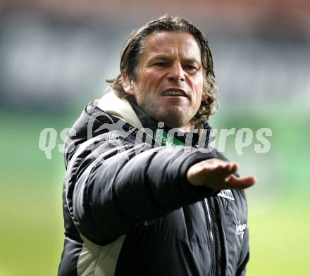 Fussball. Tipp3-Bundesliga. SK Austria Kaernten gegen Magna Wiener Neustadt. Trainer Frenkie Schinkels (Austria Kaernten). Klagenfurt, 17.10.2009. 
Foto: Kuess

---
pressefotos, pressefotografie, kuess, qs, qspictures, sport, bild, bilder, bilddatenbank