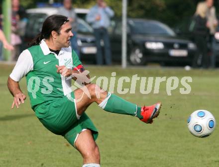 Fussball. Unterliga West. SC Landskron gegen SG Drautal. Gilgenreiner Thomas  (Landskron). Landskron, 17.10.2009. 
Foto: Kuess

---
pressefotos, pressefotografie, kuess, qs, qspictures, sport, bild, bilder, bilddatenbank