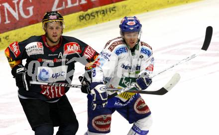 EBEL. Eishockey Bundesliga. EC Pasut VSV gegen Vienna Capitals.  Roland Kaspitz,  (VSV), Peter Casparsson (Caps). Villach, am 18.10.2009.
Foto: Kuess 


---
pressefotos, pressefotografie, kuess, qs, qspictures, sport, bild, bilder, bilddatenbank