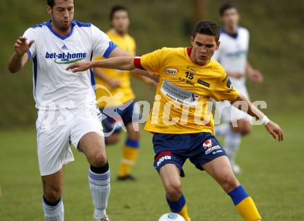 Fussball Kaerntner Liga. SK Maria Saal gegen FC St. Michael/Lav. Sebastian Holzer (Maria Saal), Toni Krijan (St. Michael). Maria Saal am 17.10.2009.
Foto: Kuess
---
pressefotos, pressefotografie, kuess, qs, qspictures, sport, bild, bilder, bilddatenbank