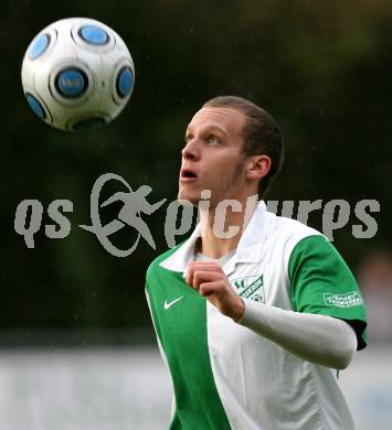 Fussball. Unterliga West. SC Landskron gegen SG Drautal. Erlacher Michael  (Landskron). Landskron, 17.10.2009. 
Foto: Kuess

---
pressefotos, pressefotografie, kuess, qs, qspictures, sport, bild, bilder, bilddatenbank