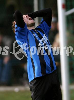 Fussball. Unterliga West. SC Landskron gegen SG Drautal. Stenkoski Goce (Drautal). Landskron, 17.10.2009. 
Foto: Kuess

---
pressefotos, pressefotografie, kuess, qs, qspictures, sport, bild, bilder, bilddatenbank