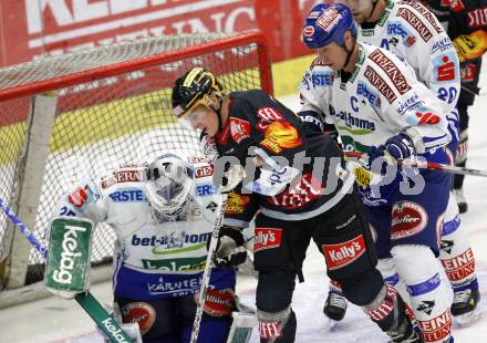 EBEL. Eishockey Bundesliga. EC Pasut VSV gegen Vienna Capitals.  Gert Prohaska, Mike Stewart, (VSV), Daniel Nageler (Caps). Villach, am 18.10.2009.
Foto: Kuess 


---
pressefotos, pressefotografie, kuess, qs, qspictures, sport, bild, bilder, bilddatenbank