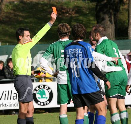 Fussball. Unterliga West. SC Landskron gegen SG Drautal. Schiedsrichter Krassnitzer Stefan. Rote Karte fuer Hohenberger Peter, Gasser Jerome,  (Landskron), Koslitsch Benjamin (Drautal). Landskron, 17.10.2009. 
Foto: Kuess

---
pressefotos, pressefotografie, kuess, qs, qspictures, sport, bild, bilder, bilddatenbank