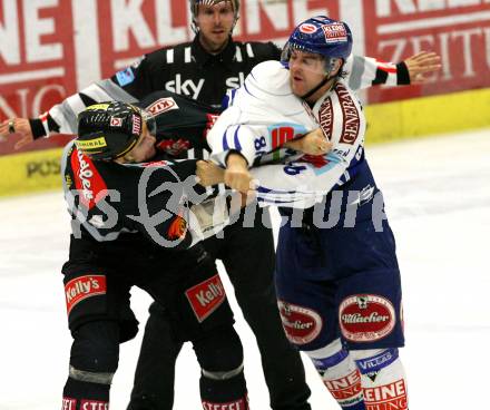 EBEL. Eishockey Bundesliga. EC Pasut VSV gegen Vienna Capitals.  Rauferei, Schlaegerei. Jonathan Ferland, (VSV), Philippe Lakos (Caps). Villach, am 18.10.2009.
Foto: Kuess 


---
pressefotos, pressefotografie, kuess, qs, qspictures, sport, bild, bilder, bilddatenbank