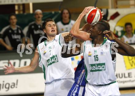 ABL. Basketball Bundesliga. Kelag Woerthersee Piraten gegen Swans Gmunden. Bernhard Weber, Phil McCandies (Piraten). Klagenfurt, am 10.10.2009.
Foto: Kuess
---
pressefotos, pressefotografie, kuess, qs, qspictures, sport, bild, bilder, bilddatenbank