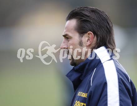 Fussball Kaerntner Liga. SK Maria Saal gegen FC St. Michael/Lav. Trainer Armin Feldbacher (St. Michael). Maria Saal am 17.10.2009.
Foto: Kuess
---
pressefotos, pressefotografie, kuess, qs, qspictures, sport, bild, bilder, bilddatenbank