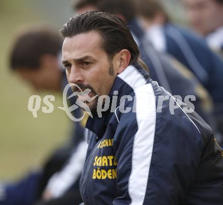 Fussball Kaerntner Liga. SK Maria Saal gegen FC St. Michael/Lav. Trainer Armin Feldbacher (St. Michael). Maria Saal am 17.10.2009.
Foto: Kuess
---
pressefotos, pressefotografie, kuess, qs, qspictures, sport, bild, bilder, bilddatenbank