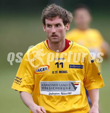 Fussball Kaerntner Liga. SK Maria Saal gegen FC St. Michael/Lav. Rene Prieler (St. Michael). Maria Saal am 17.10.2009.
Foto: Kuess
---
pressefotos, pressefotografie, kuess, qs, qspictures, sport, bild, bilder, bilddatenbank