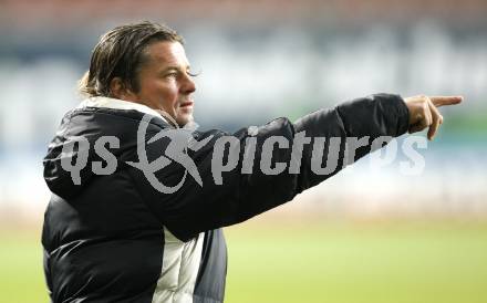 Fussball. Tipp3-Bundesliga. SK Austria Kaernten gegen Magna Wiener Neustadt. Trainer Frenkie Schinkels (Austria Kaernten). Klagenfurt, 17.10.2009. 
Foto: Kuess

---
pressefotos, pressefotografie, kuess, qs, qspictures, sport, bild, bilder, bilddatenbank