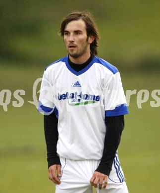 Fussball Kaerntner Liga. SK Maria Saal gegen FC St. Michael/Lav. Roland Krenn (Maria Saal). Maria Saal am 17.10.2009.
Foto: Kuess
---
pressefotos, pressefotografie, kuess, qs, qspictures, sport, bild, bilder, bilddatenbank