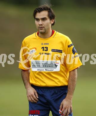 Fussball Kaerntner Liga. SK Maria Saal gegen FC St. Michael/Lav. Roland Schrammel (St. Michael). Maria Saal am 17.10.2009.
Foto: Kuess
---
pressefotos, pressefotografie, kuess, qs, qspictures, sport, bild, bilder, bilddatenbank