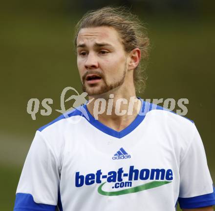 Fussball Kaerntner Liga. SK Maria Saal gegen FC St. Michael/Lav. Hannes Christian Pickl (Maria Saal). Maria Saal am 17.10.2009.
Foto: Kuess
---
pressefotos, pressefotografie, kuess, qs, qspictures, sport, bild, bilder, bilddatenbank