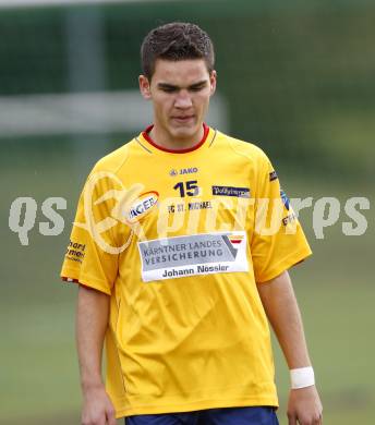 Fussball Kaerntner Liga. SK Maria Saal gegen FC St. Michael/Lav. Toni Krijan (St. Michael). Maria Saal am 17.10.2009.
Foto: Kuess
---
pressefotos, pressefotografie, kuess, qs, qspictures, sport, bild, bilder, bilddatenbank