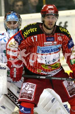 EBEL. Eishockey Bundesliga. KAC gegen Alba Volan SAPA Fehervar AV19.  Gregor Hager, (KAC), Tommi Satosaari (Alba Volan). Klagenfurt, am 23.10.2009.
Foto: Kuess 

---
pressefotos, pressefotografie, kuess, qs, qspictures, sport, bild, bilder, bilddatenbank