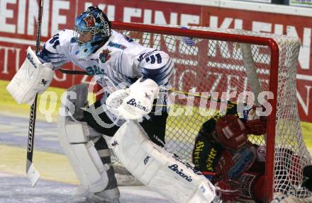 EBEL. Eishockey Bundesliga. KAC gegen Alba Volan SAPA Fehervar AV19.  Johannes Kirisits, (KAC), Tommi Satosaari (Alba Volan). Klagenfurt, am 23.10.2009.
Foto: Kuess 

---
pressefotos, pressefotografie, kuess, qs, qspictures, sport, bild, bilder, bilddatenbank