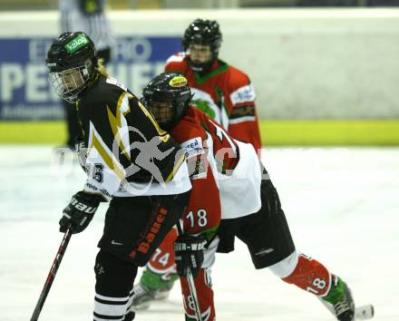Eishockey Frauen Bundesliga. DEC Dragons Klagenfurt gegen EHC Gipsy Girls Villach. Christina Kremser (Klagenfurt), Martina Bacher (Villach). Klagenfurt, am 21.10.2009.
Foto: Kuess
---
pressefotos, pressefotografie, kuess, qs, qspictures, sport, bild, bilder, bilddatenbank