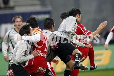 Fussball. Tipp3-Bundesliga. SK Austria Kelag Kaernten gegen SV Superfund Kapfenberg. Fernando Troyansky, Martin Zivny,  (Austria Kaernten) Leonhard Kaufmann, Robert Schellander (Kapfenberg). Klagenfurt, 24.10.2009.
Foto: Kuess  

---
pressefotos, pressefotografie, kuess, qs, qspictures, sport, bild, bilder, bilddatenbank