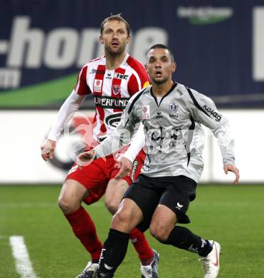 Fussball. Tipp3-Bundesliga. SK Austria Kelag Kaernten gegen SV Superfund Kapfenberg. Andre Schembri,  (Austria Kaernten) Milan Fukal (Kapfenberg). Klagenfurt, 24.10.2009.
Foto: Kuess  

---
pressefotos, pressefotografie, kuess, qs, qspictures, sport, bild, bilder, bilddatenbank