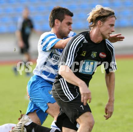 Fussball. Kaerntner Liga. VSV gegen Rapid Lienz A. Weissenberger Philipp (VSV), Konrad Hannes (Rapid Lienz A). Villach, 24.10.2009.
Foto: Kuess
---
pressefotos, pressefotografie, kuess, qs, qspictures, sport, bild, bilder, bilddatenbank