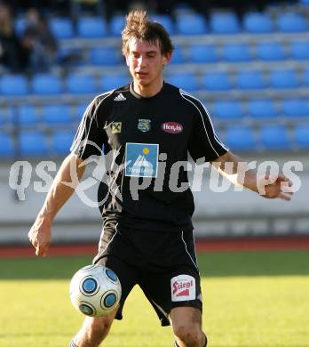 Fussball. Kaerntner Liga. VSV gegen Rapid Lienz A. Sumerauer Markus (Rapid Lienz A). Villach, 24.10.2009.
Foto: Kuess

---
pressefotos, pressefotografie, kuess, qs, qspictures, sport, bild, bilder, bilddatenbank