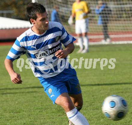 Fussball. Kaerntner Liga. VSV gegen Rapid Lienz A. Weissenberger Philipp (VSV). Villach, 24.10.2009.
Foto: Kuess

---
pressefotos, pressefotografie, kuess, qs, qspictures, sport, bild, bilder, bilddatenbank