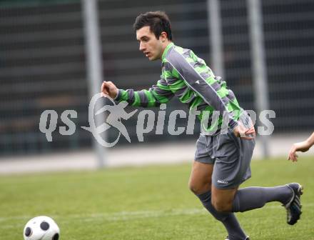 Fussball Kaerntner Liga. FC Welzenegg gegen SVG Bleiburg. Murat Veliu (Welzenegg). Welzenegg, am 24.10.2009.
Foto: Kuess
---
pressefotos, pressefotografie, kuess, qs, qspictures, sport, bild, bilder, bilddatenbank