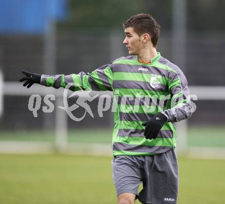 Fussball Kaerntner Liga. FC Welzenegg gegen SVG Bleiburg. Haris Malkoc (Welzenegg). Welzenegg, am 24.10.2009.
Foto: Kuess
---
pressefotos, pressefotografie, kuess, qs, qspictures, sport, bild, bilder, bilddatenbank