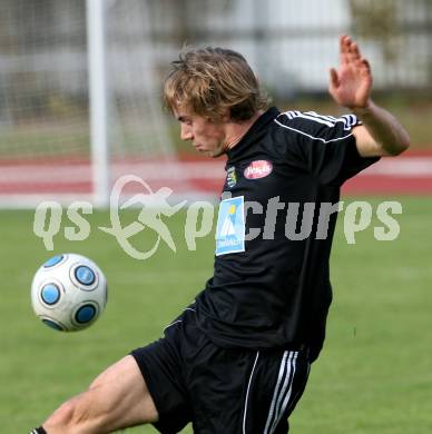 Fussball. Kaerntner Liga. VSV gegen Rapid Lienz A. Ebner Markus (Rapid Lienz A). Villach, 24.10.2009.
Foto: Kuess

---
pressefotos, pressefotografie, kuess, qs, qspictures, sport, bild, bilder, bilddatenbank