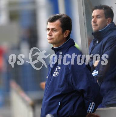 Fussball Kaerntner Liga. FC Welzenegg gegen SVG Bleiburg. Trainer klaus Thuller (Welzenegg). Welzenegg, am 24.10.2009.
Foto: Kuess
---
pressefotos, pressefotografie, kuess, qs, qspictures, sport, bild, bilder, bilddatenbank