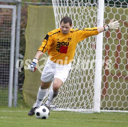 Fussball Kaerntner Liga. FC Welzenegg gegen SVG Bleiburg. Norbert Wriessnig (Bleiburg). Welzenegg, am 24.10.2009.
Foto: Kuess
---
pressefotos, pressefotografie, kuess, qs, qspictures, sport, bild, bilder, bilddatenbank