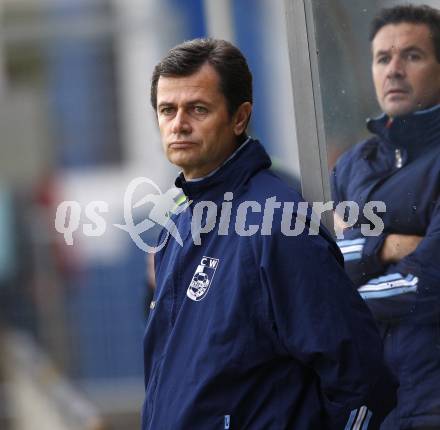 Fussball Kaerntner Liga. FC Welzenegg gegen SVG Bleiburg. Trainer Klaus Thuller (Welzenegg). Welzenegg, am 24.10.2009.
Foto: Kuess
---
pressefotos, pressefotografie, kuess, qs, qspictures, sport, bild, bilder, bilddatenbank