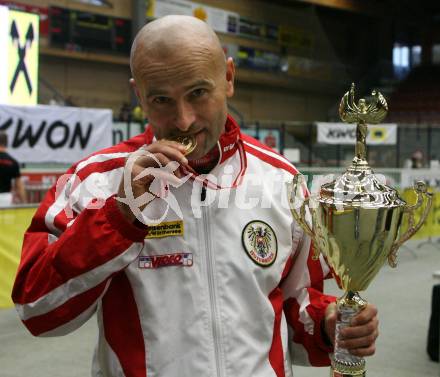 Kickboxen. Kickbox Weltmeisterschaft. Weltmeister Gerald Zimmermann (AUT). Villach, 25.10.2009.
Foto: Kuess
---
pressefotos, pressefotografie, kuess, qs, qspictures, sport, bild, bilder, bilddatenbank