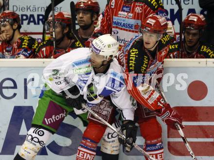 EBEL. Eishockey Bundesliga. KAC gegen HDD TILIA Olimpija Ljubljana.  Paul Schellander, (KAC), Greg Kuznik (Ljubljana). Klagenfurt, am 27.10.2009.
Foto: Kuess 

---
pressefotos, pressefotografie, kuess, qs, qspictures, sport, bild, bilder, bilddatenbank