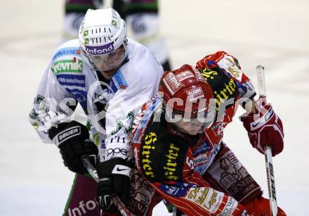 EBEL. Eishockey Bundesliga. KAC gegen HDD TILIA Olimpija Ljubljana.  Paul Schellander, (KAC), Matt Higgins (Ljubljana). Klagenfurt, am 27.10.2009.
Foto: Kuess 

---
pressefotos, pressefotografie, kuess, qs, qspictures, sport, bild, bilder, bilddatenbank