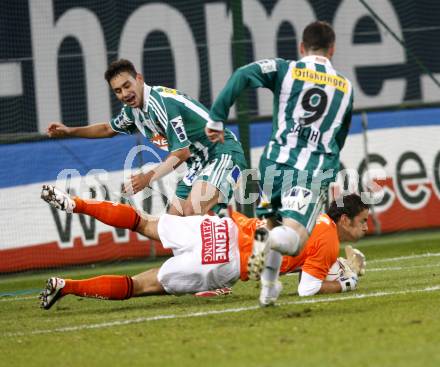 Fussball. Tipp3-Bundesliga. SK Austria Kelag Kaernten gegen Rapid Wien.  Heinz Weber, (Austria Kaernten), Hamdi Salihi (Rapid). Klagenfurt, 28.10.2009.
Foto: Kuess  

---
pressefotos, pressefotografie, kuess, qs, qspictures, sport, bild, bilder, bilddatenbank