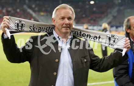 Fussball. Tipp3-Bundesliga. SK Austria Kelag Kaernten gegen Rapid Wien.  Landeshauptmann Gerhard Doerfler. Klagenfurt, 28.10.2009.
Foto: Kuess  

---
pressefotos, pressefotografie, kuess, qs, qspictures, sport, bild, bilder, bilddatenbank